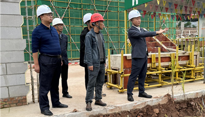 向誠、石鎮(zhèn)槐暗訪工程項目建設(shè)和企業(yè)運營管理工作
