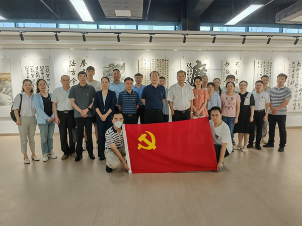 淮糧集團(tuán)、市糧食和物資儲備局聯(lián)合開展“弘揚(yáng)清風(fēng)正氣、傳承廉潔文化”書法美術(shù)作品展參觀活動